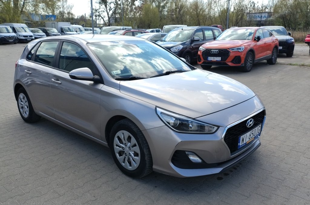 HYUNDAI i30