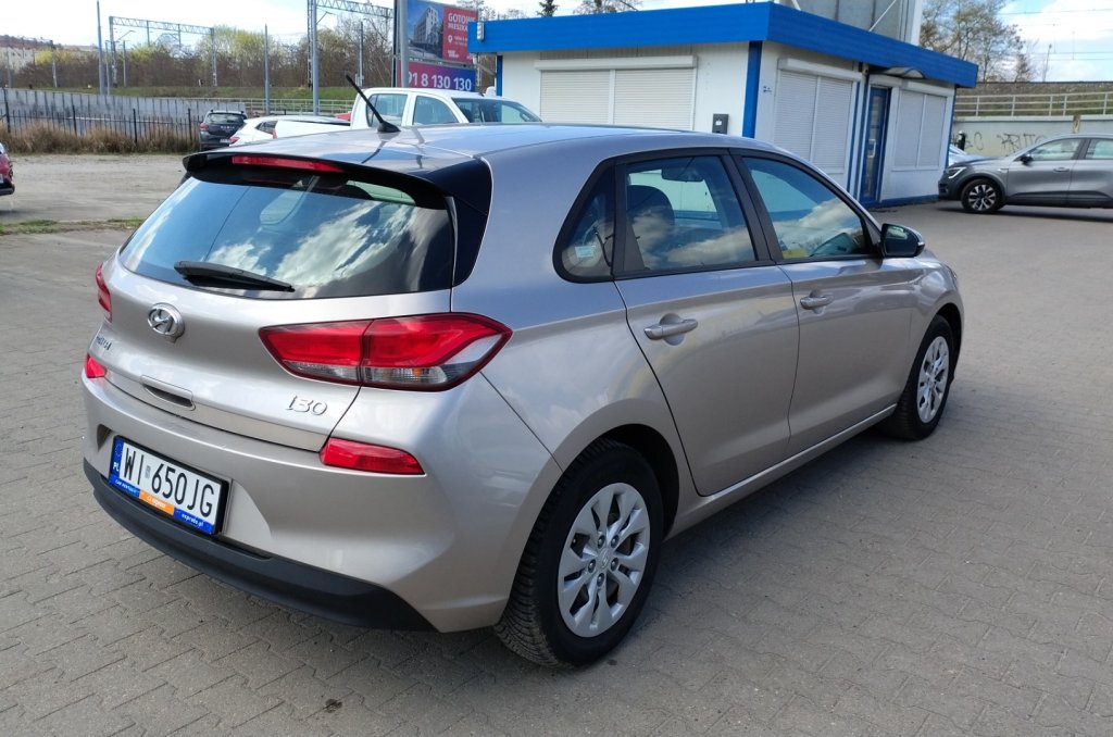 HYUNDAI i30